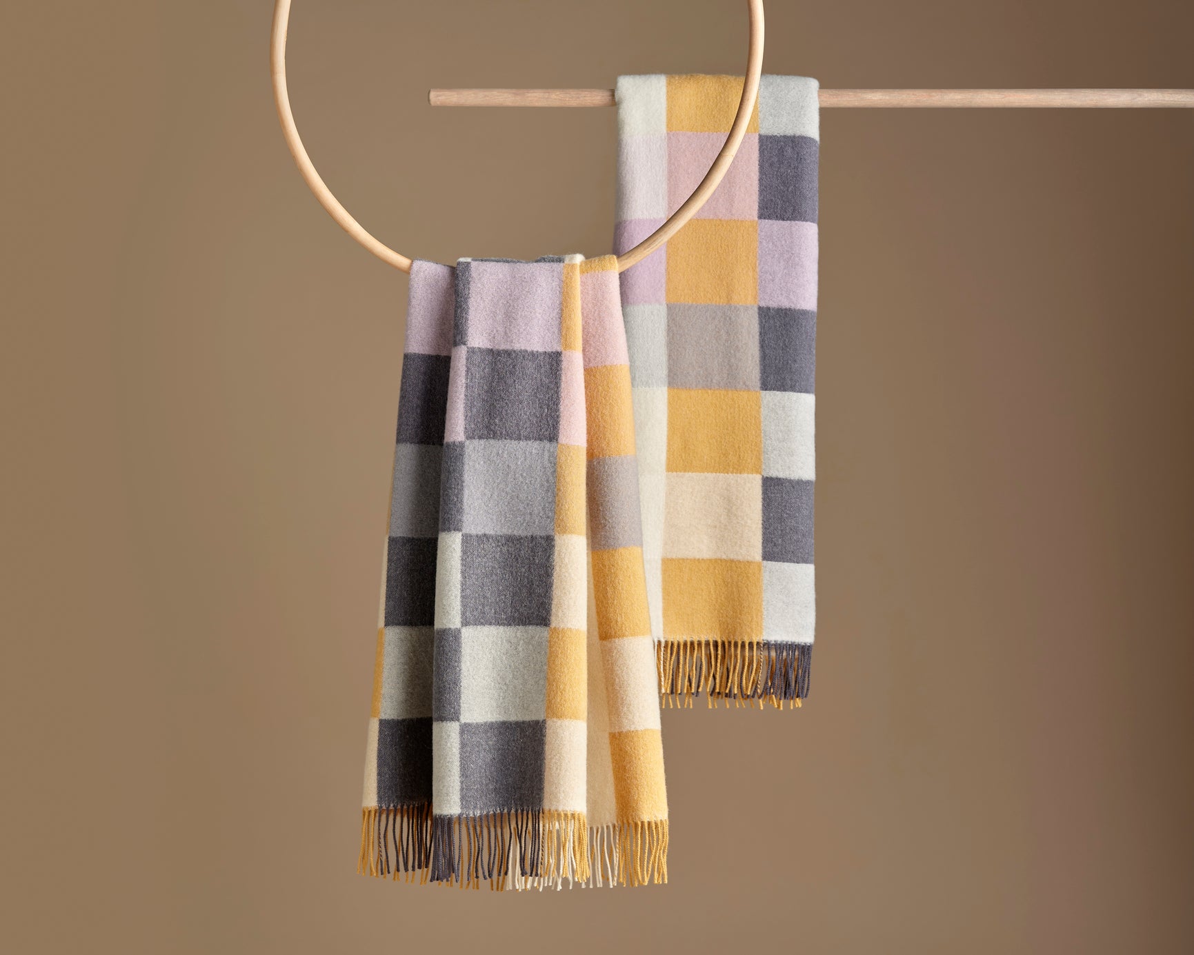 Silkeborg Uldspinderi ApS Plain Beat 130x190 cm Throw 01221 Honey Rose