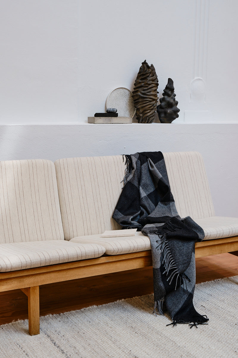 Silkeborg Uldspinderi ApS Caracas 130x200 cm Throw 00500 Black