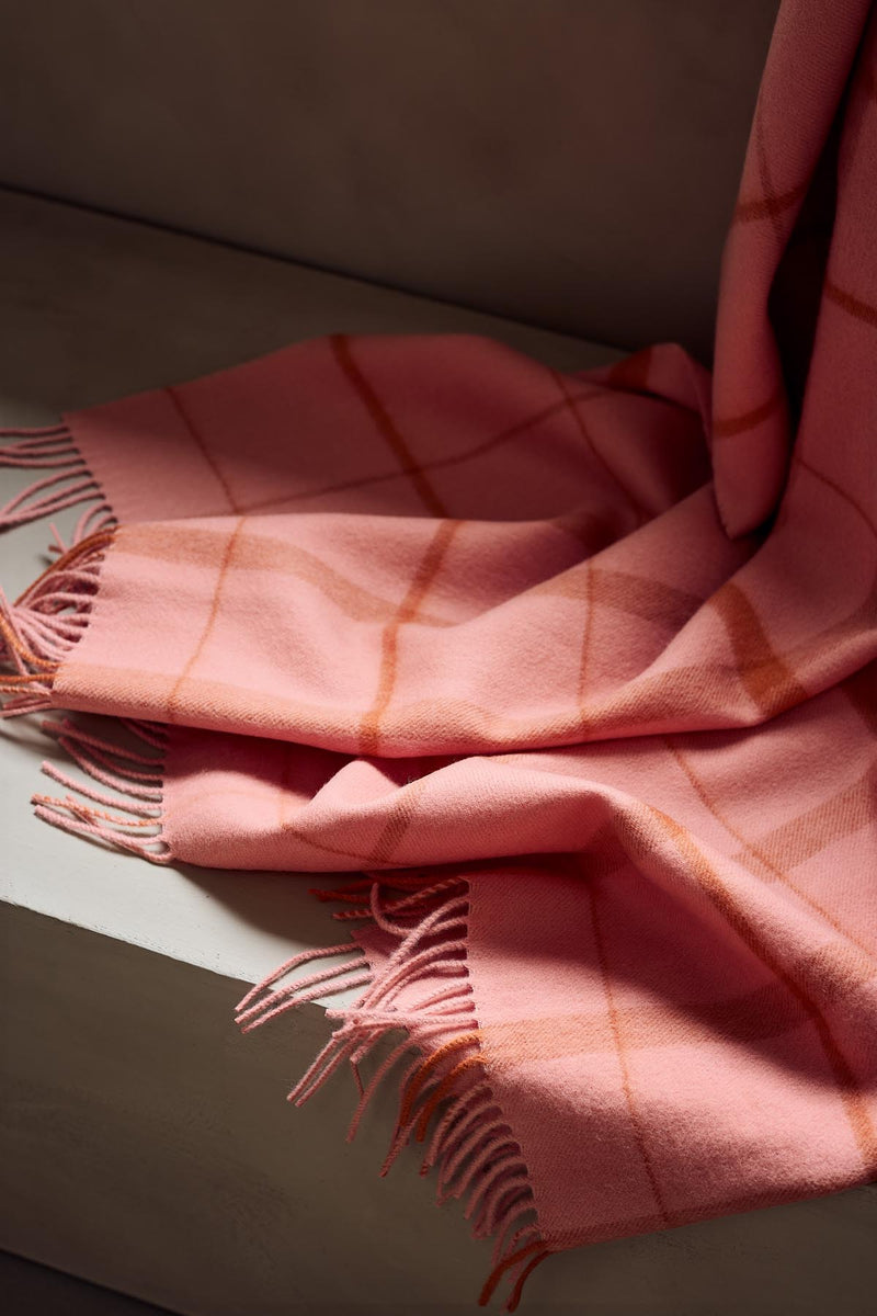 Silkeborg Uldspinderi ApS Warp & Weft Throw 130x190 cm - RWS Throw 02103 Love - Coral/Amber (17516/17555)